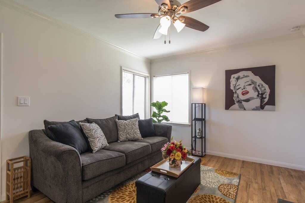 Photo of Livingroom in Burbank