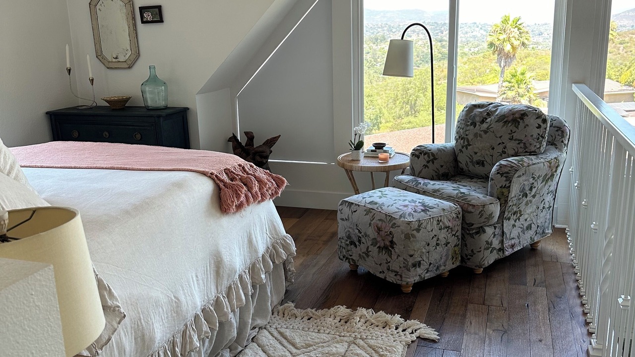 Photo of Bedroom in Lake Hodges