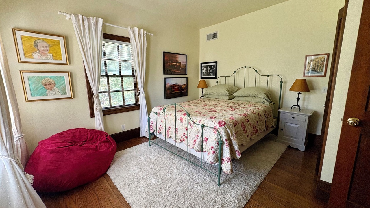 Photo of Bedroom in St. Helena