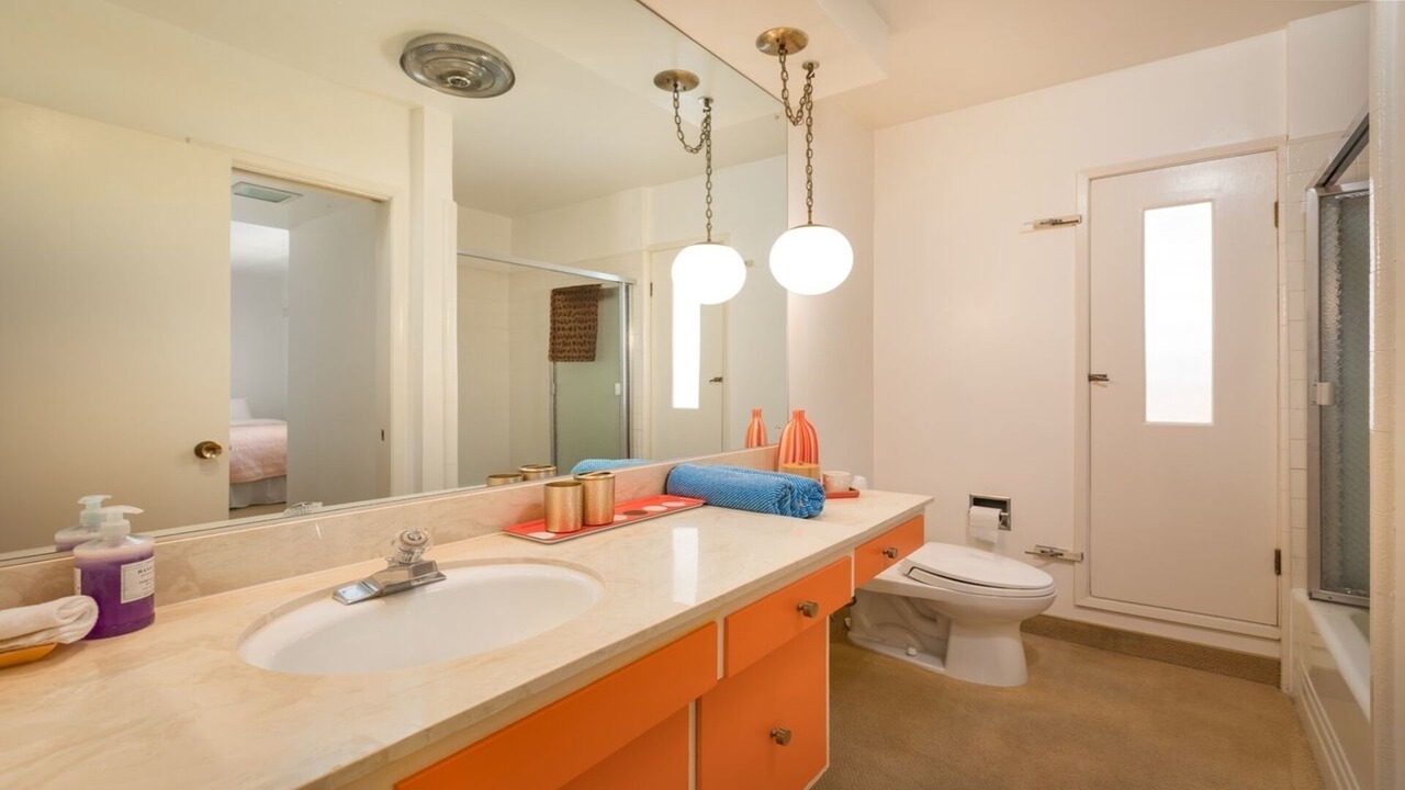 Photo of Bathroom in Ladera Heights