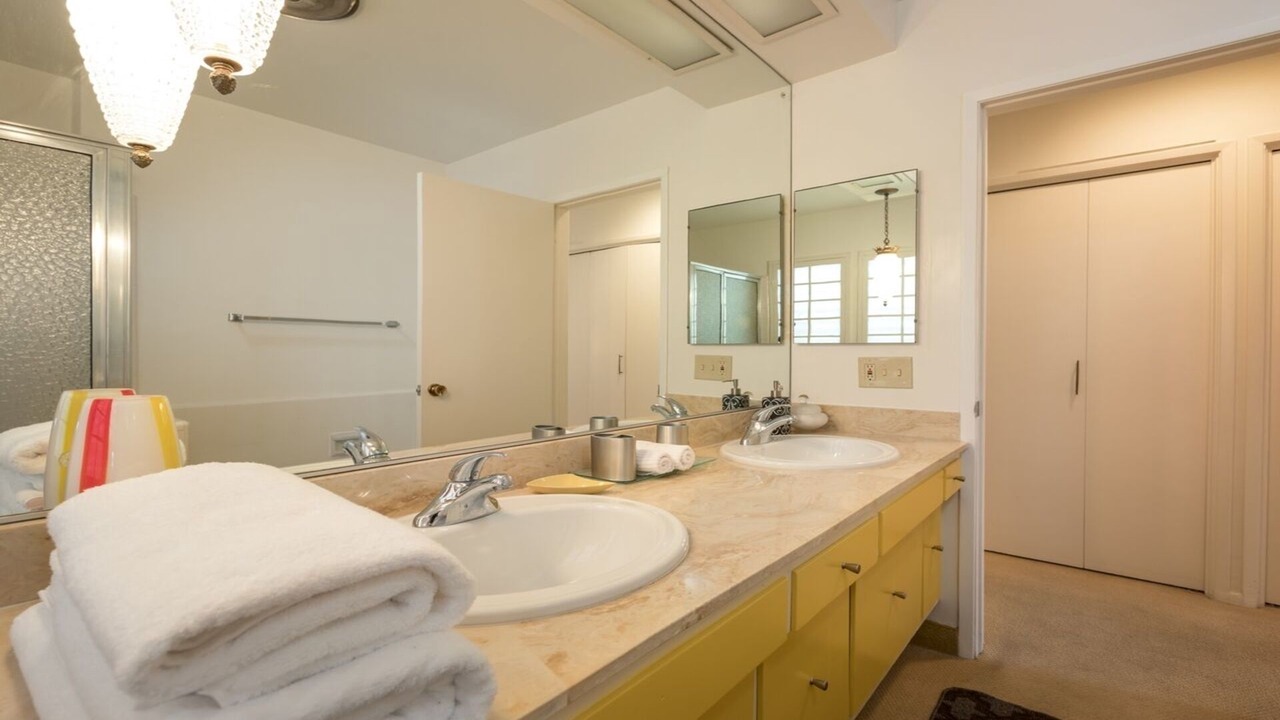Photo of Bathroom in Ladera Heights