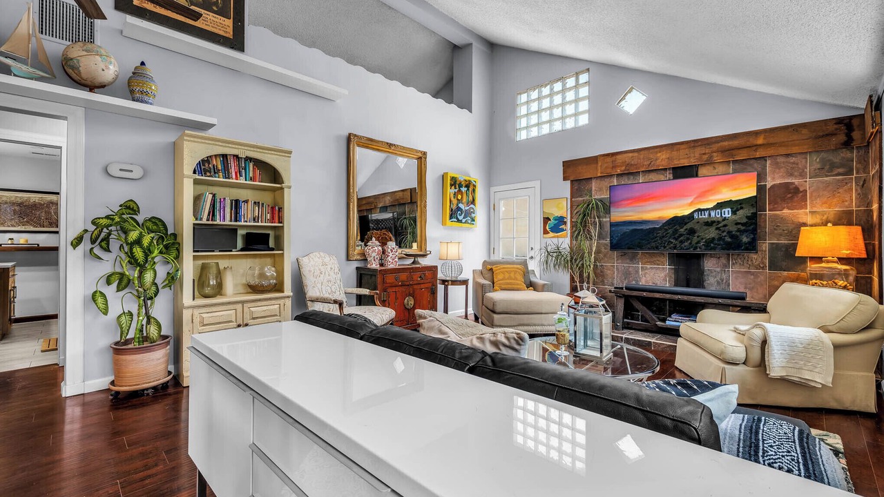 Photo of Livingroom in Burbank
