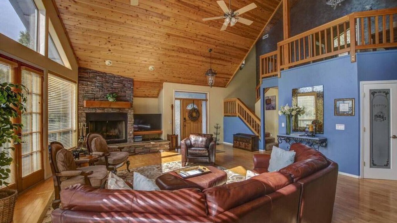 Photo of Livingroom in Groom Creek