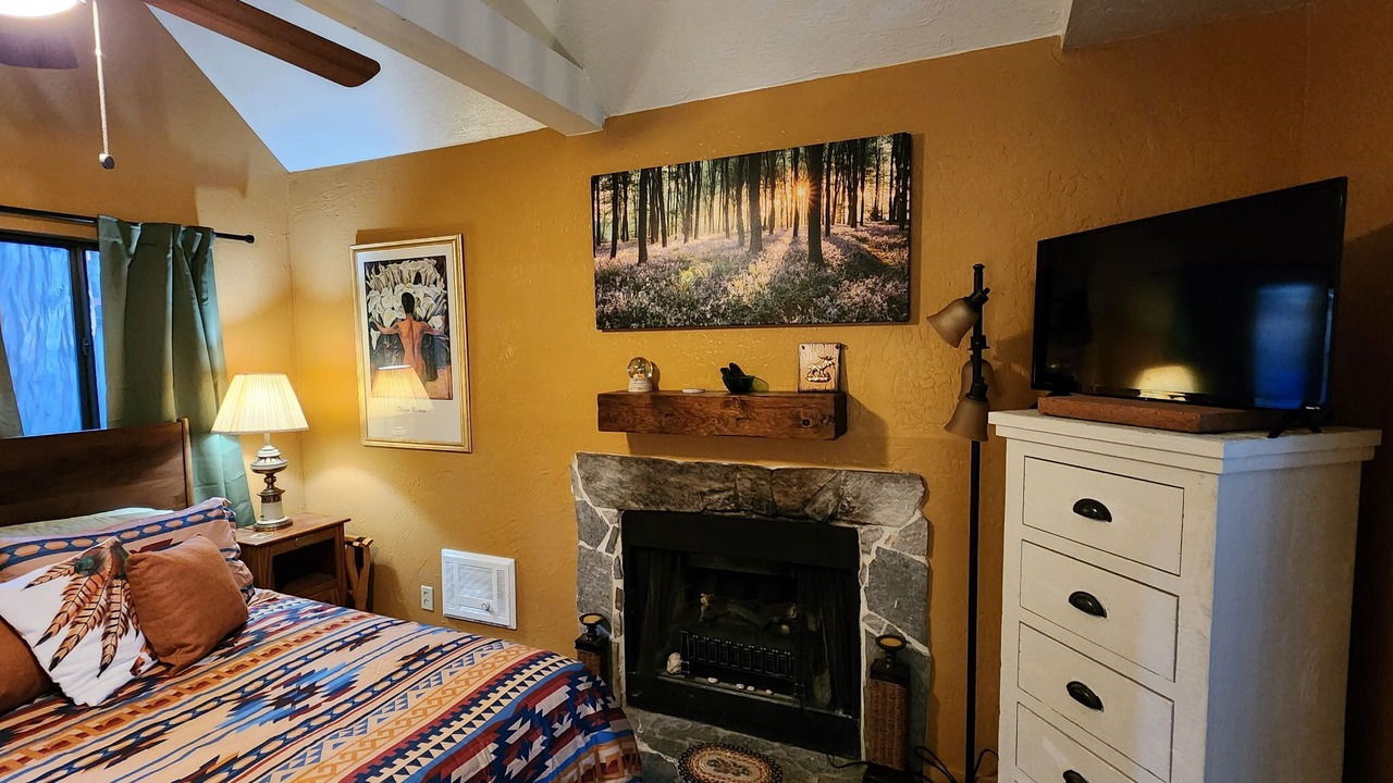 Photo of Bedroom in Idyllwild