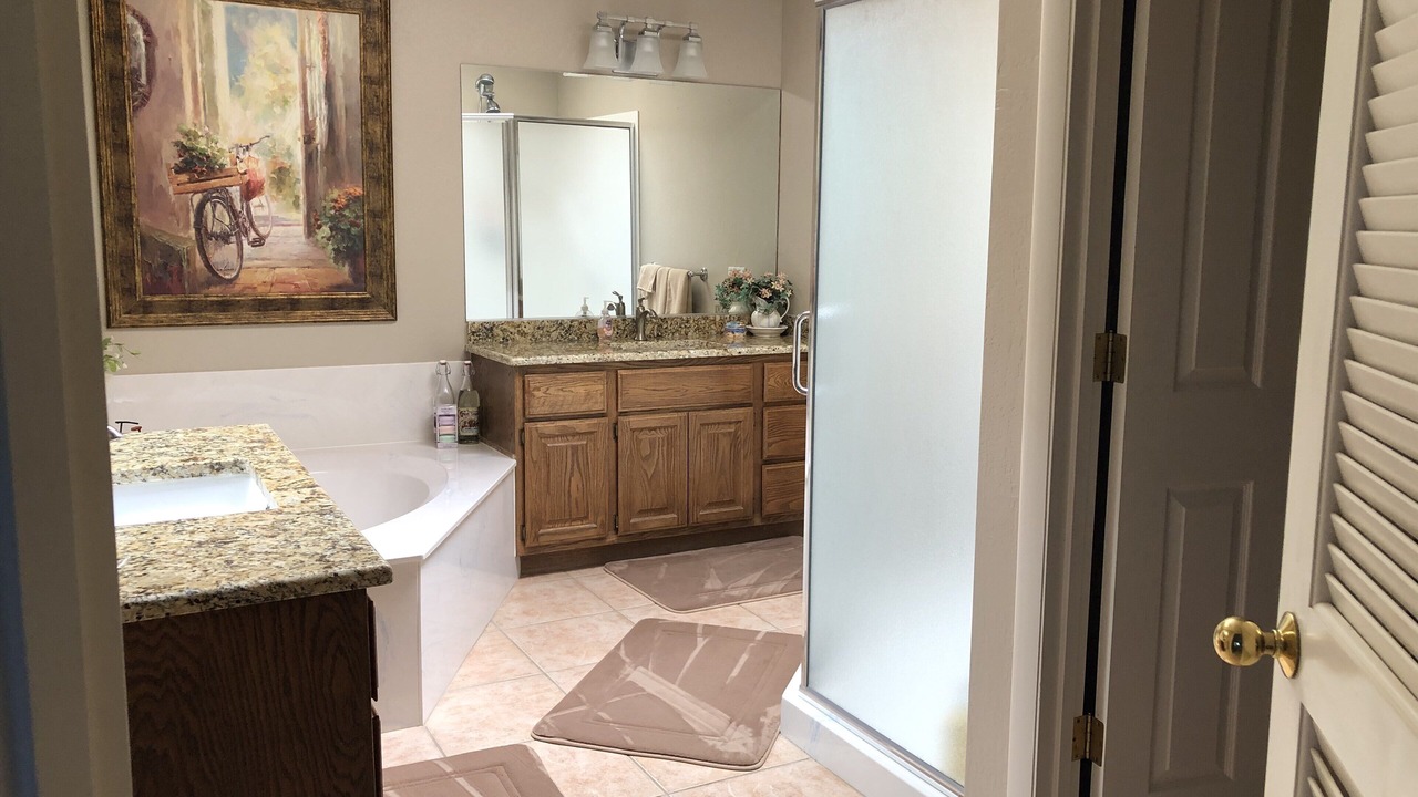 Photo of Bathroom in Lynx Mountain View Estates