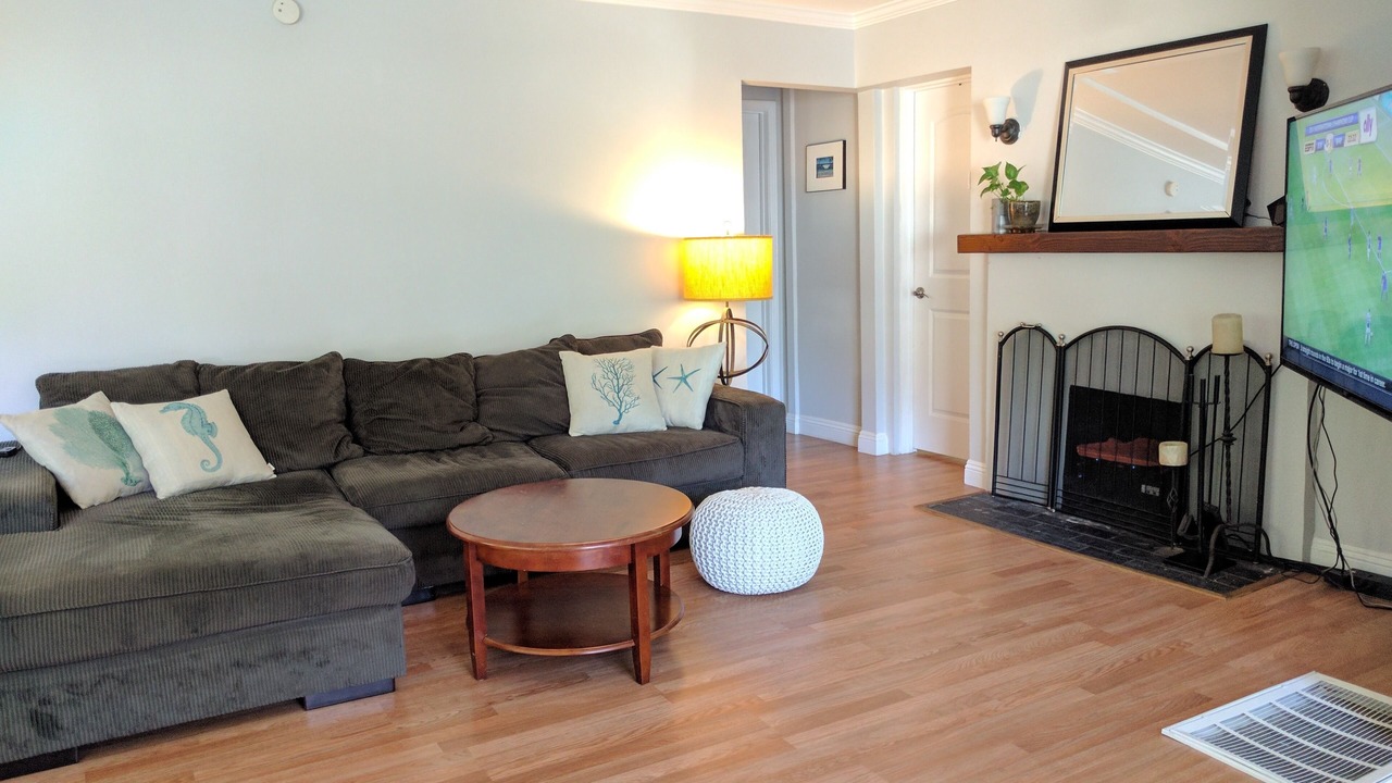 Photo of Livingroom in Beverly Glen