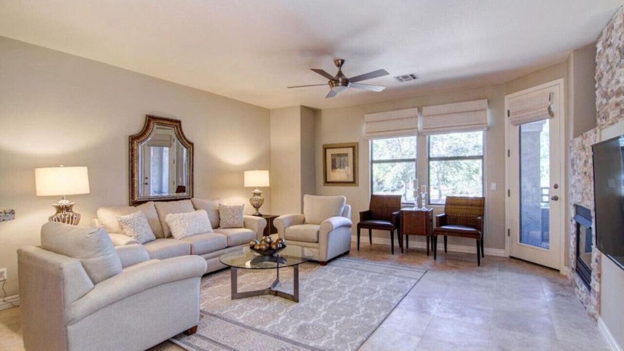 Photo of Livingroom in Kierland