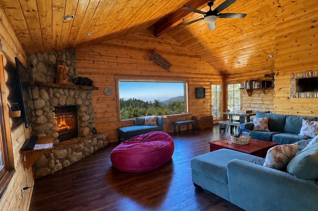 Photo of Livingroom in Pine Cove