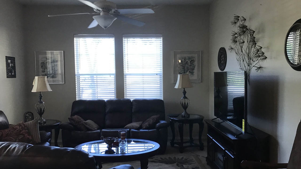 Photo of Livingroom in Surprise