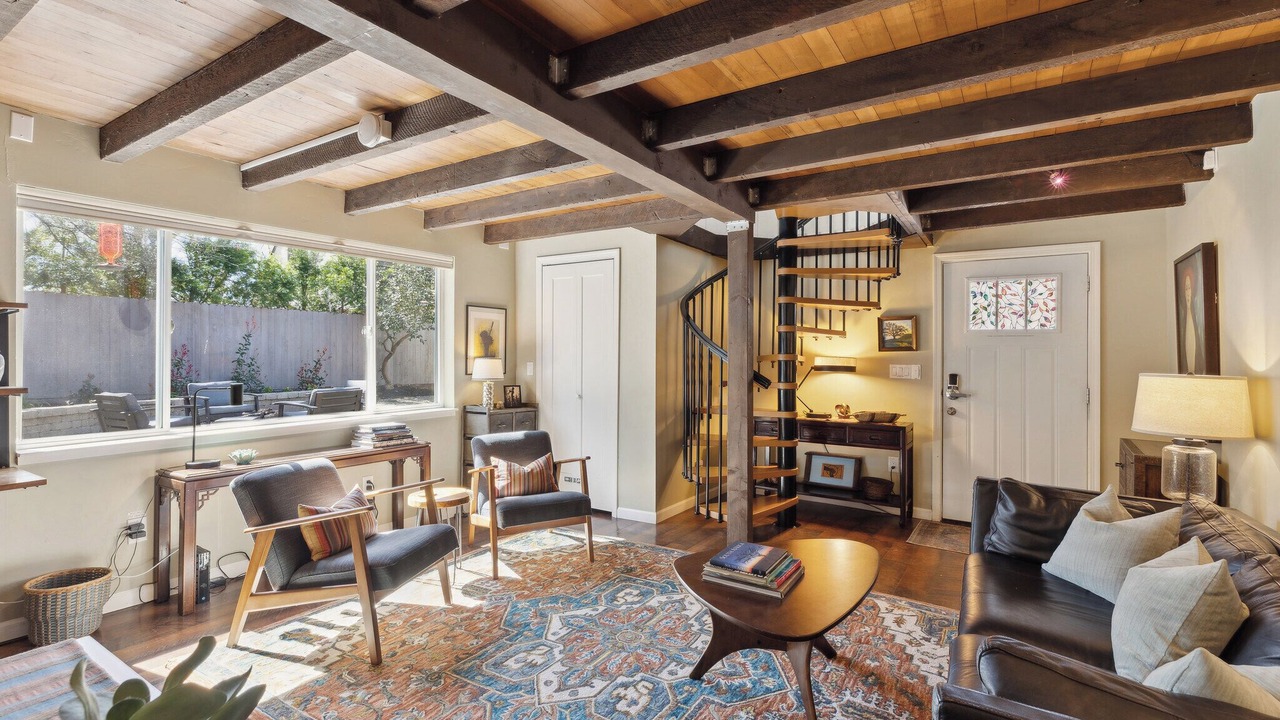 Photo of Livingroom in Central Sacramento