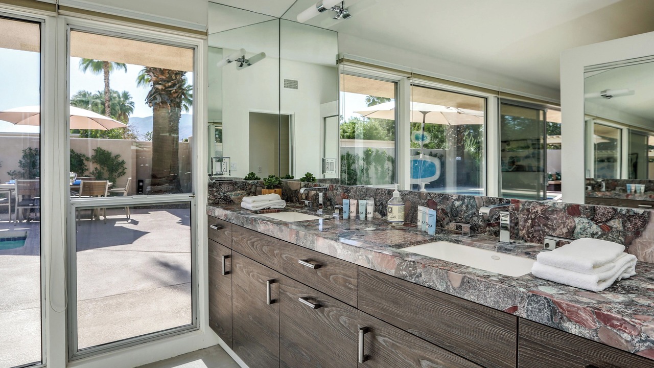 Photo of Bathroom in The Movie Colony