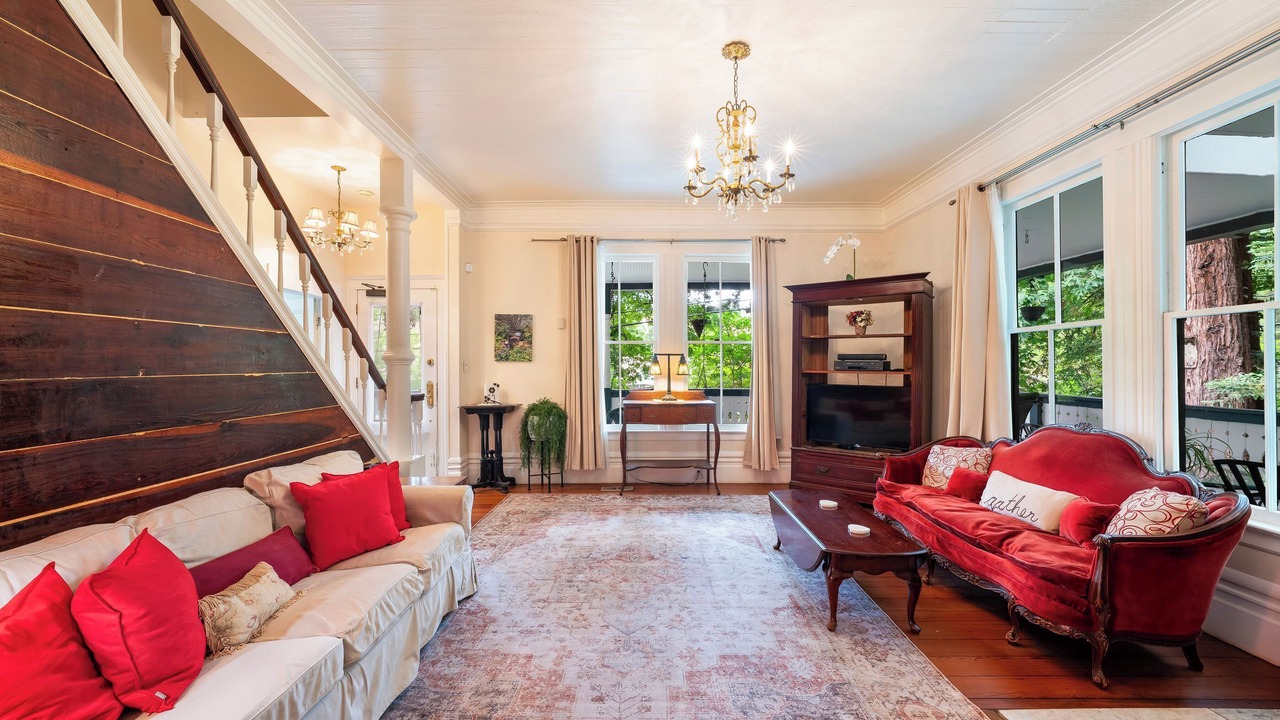 Photo of Livingroom in Guerneville