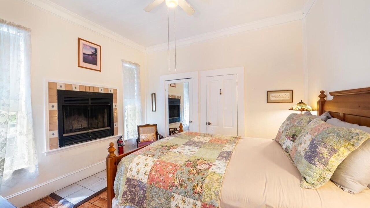 Photo of Bedroom in Guerneville