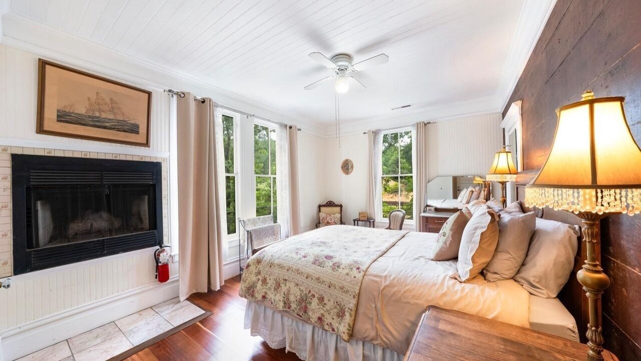 Photo of Bedroom in Guerneville