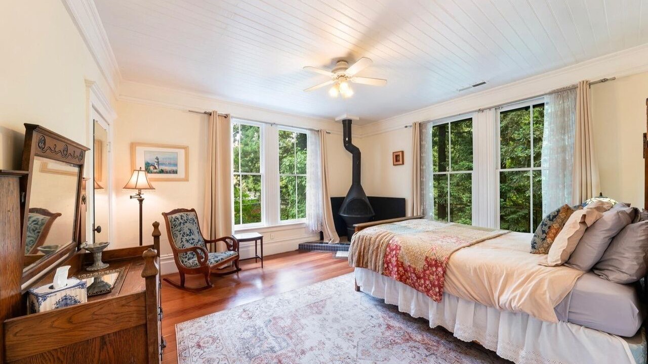 Photo of Bedroom in Guerneville