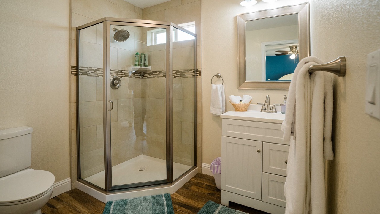 Photo of Bathroom in Raisin