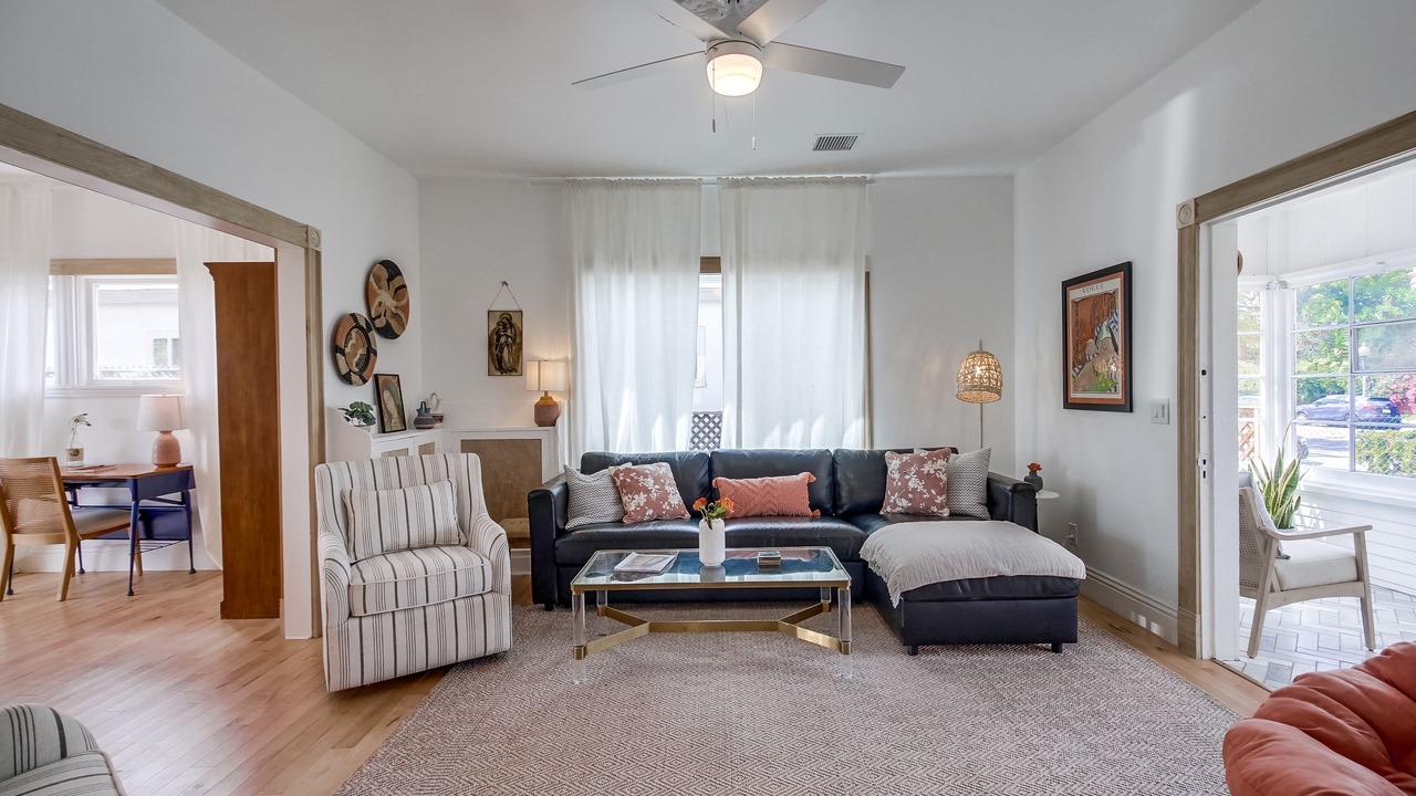 Photo of Livingroom in Golden Hill