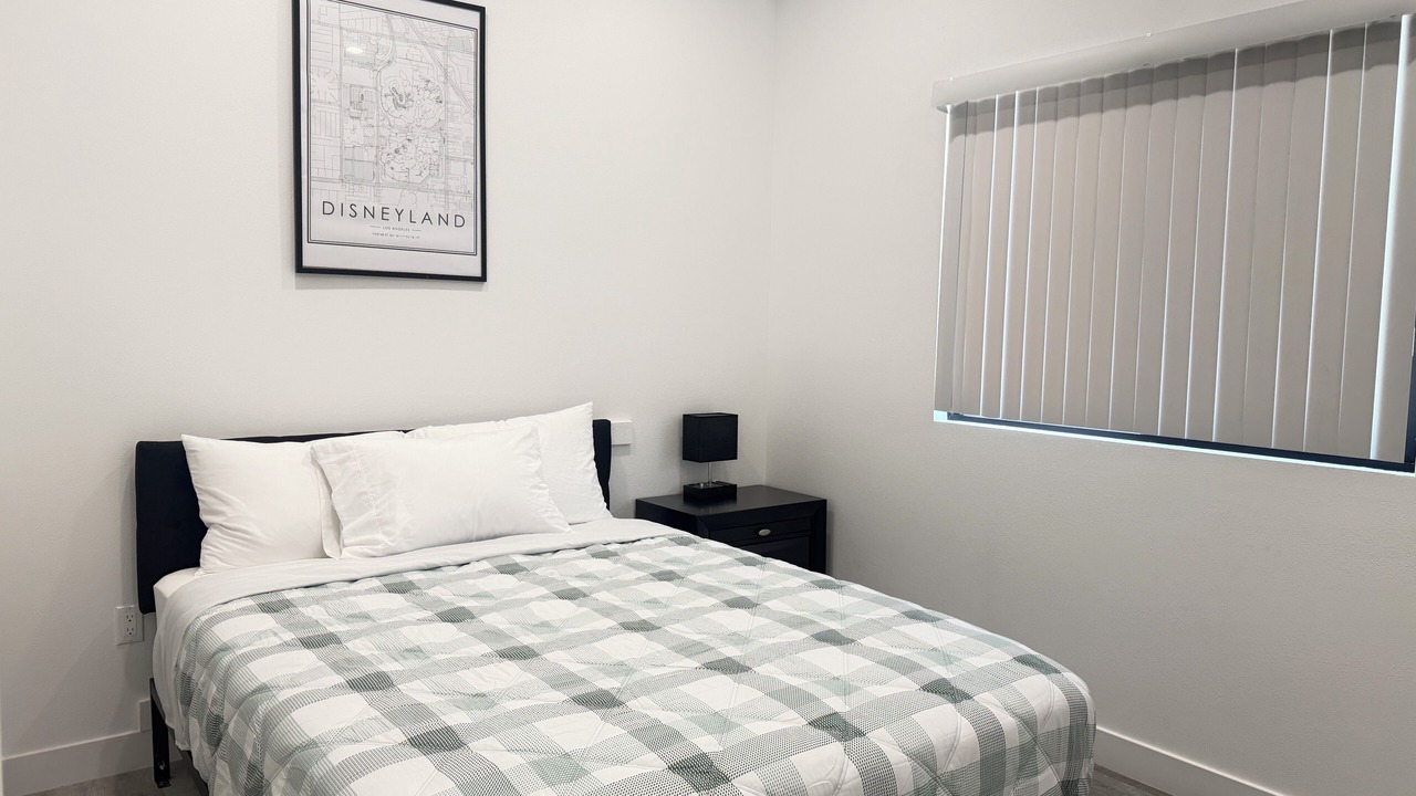 Photo of Bedroom in Midway City