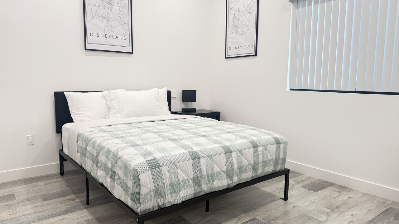 Photo of Bedroom in Midway City