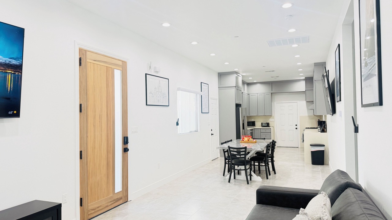 Photo of Livingroom in Midway City