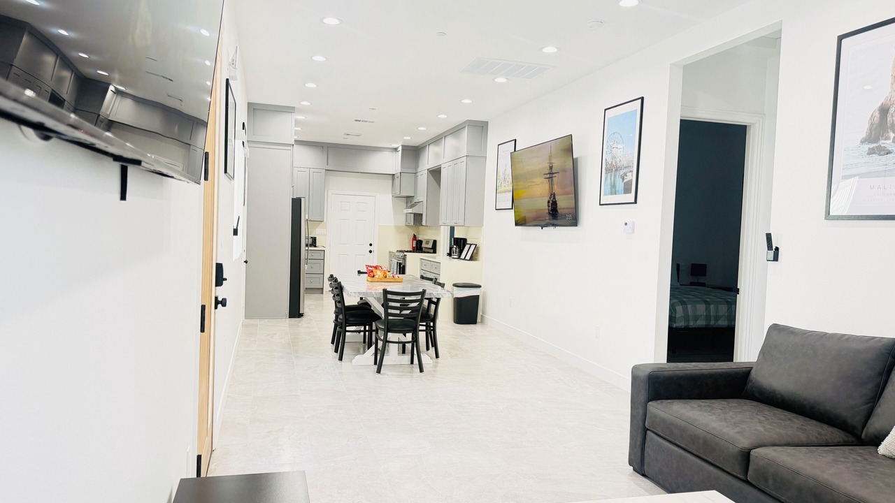 Photo of Livingroom in Midway City
