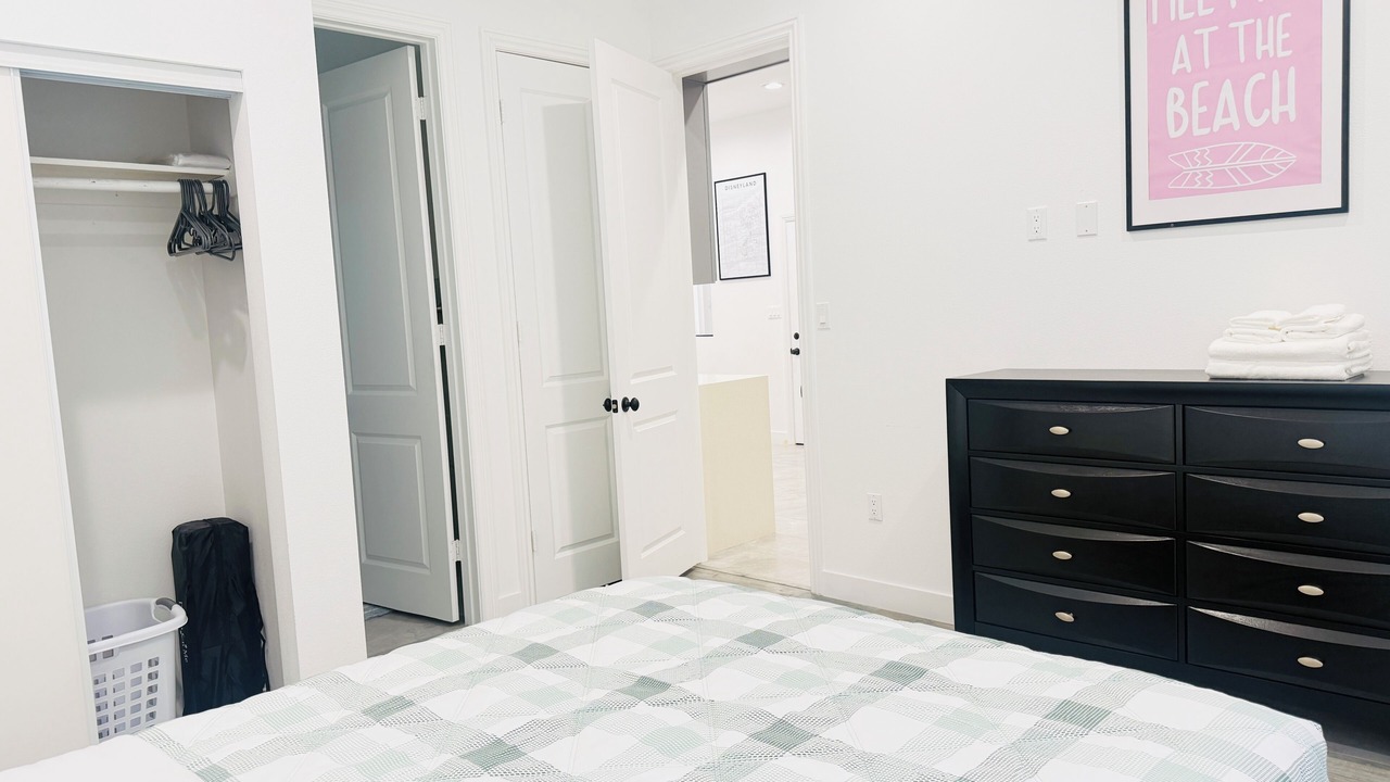 Photo of Bedroom in Midway City