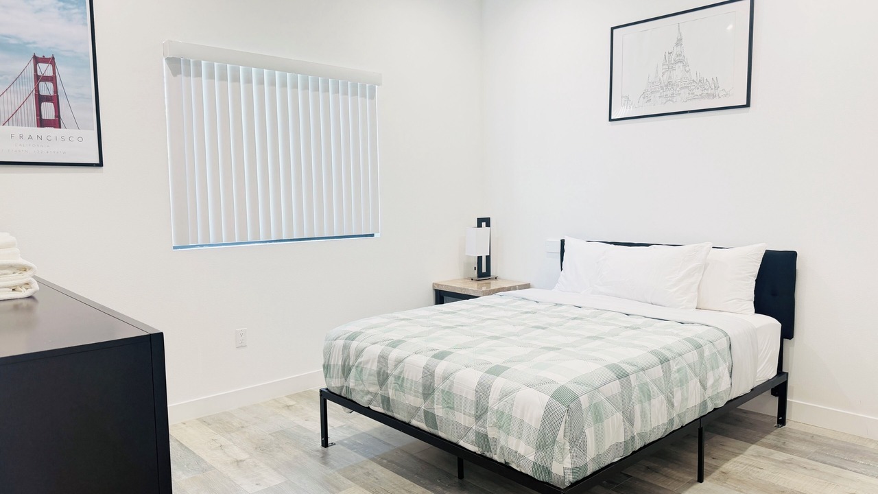 Photo of Bedroom in Midway City