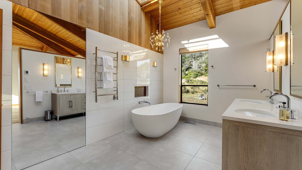 Photo of Bathroom in Sea Ranch