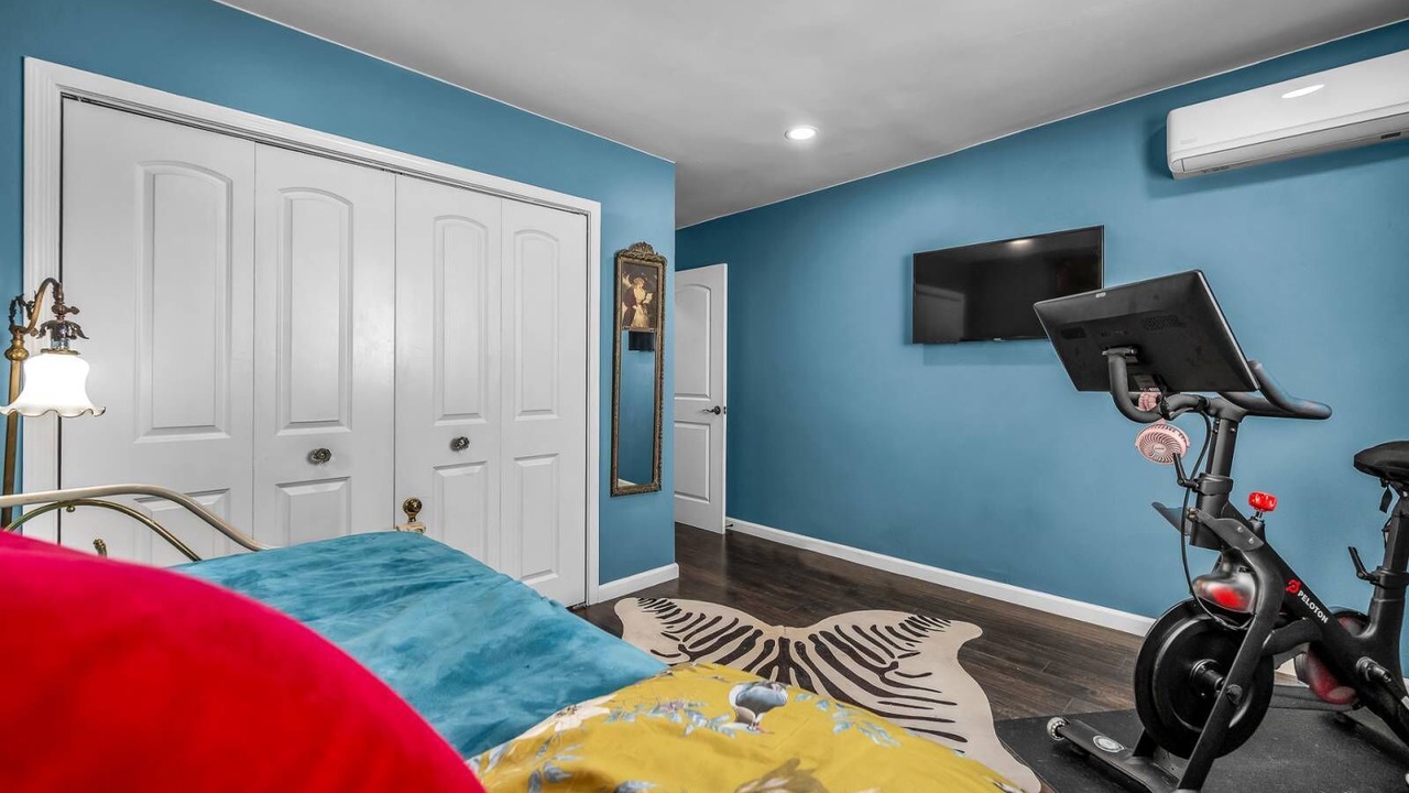 Photo of Bedroom in Fox Hills