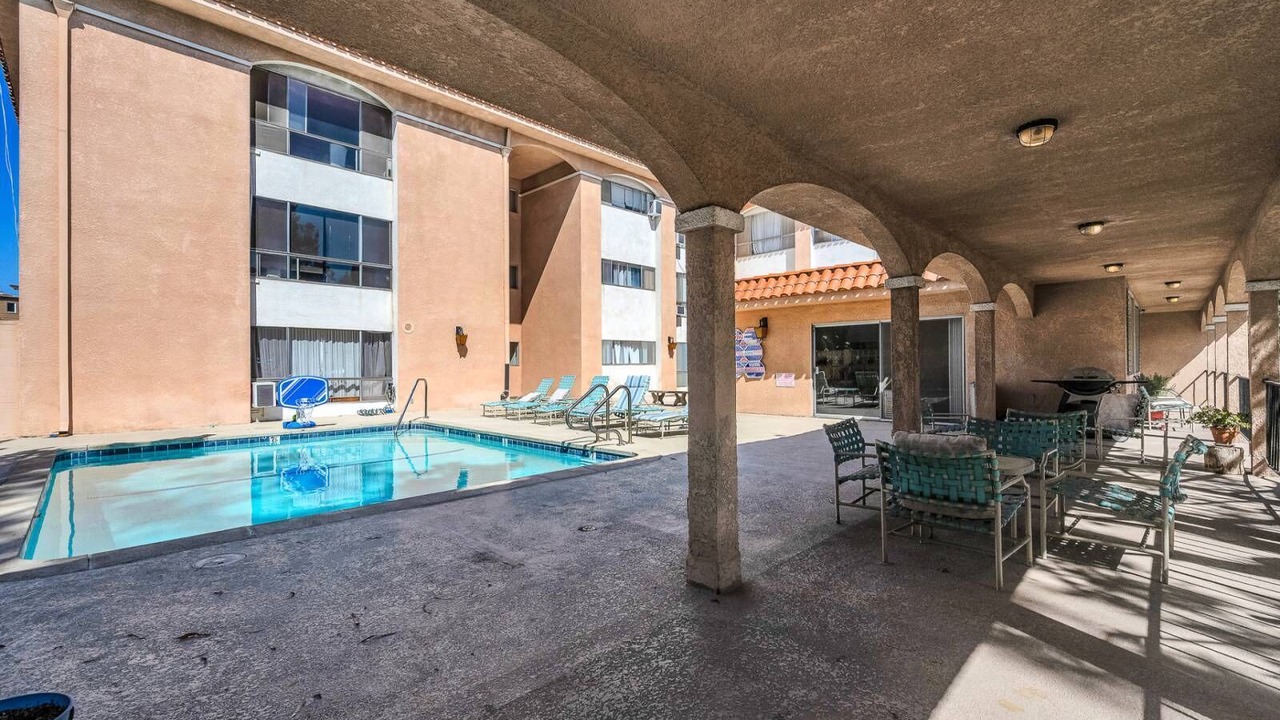 Photo of Outdoor in Fox Hills
