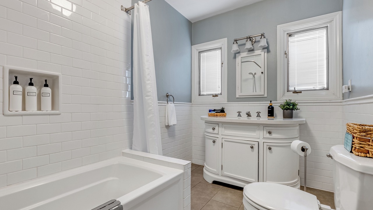 Photo of Bathroom in Belmont Shore