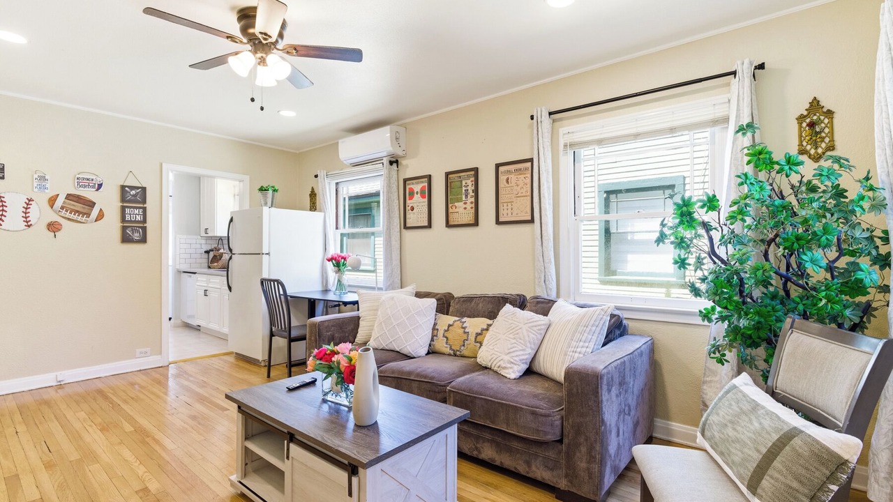 Photo of Livingroom in Pasadena