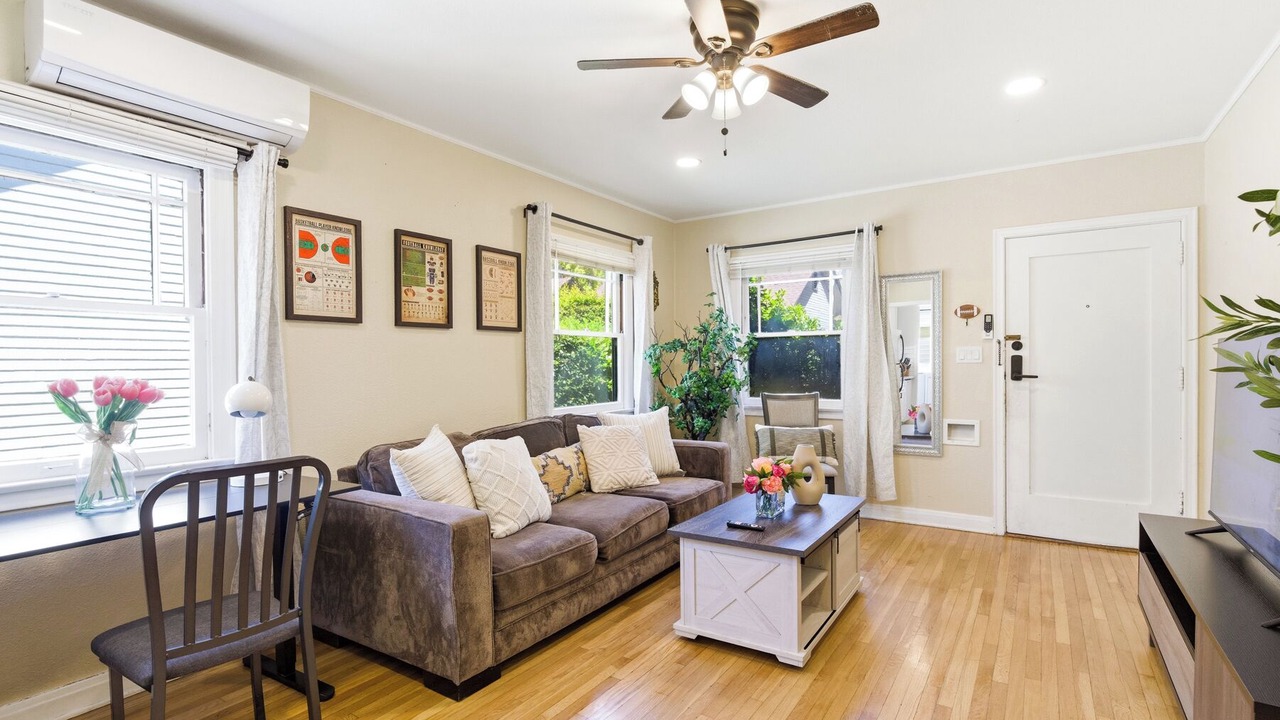 Photo of Livingroom in Pasadena