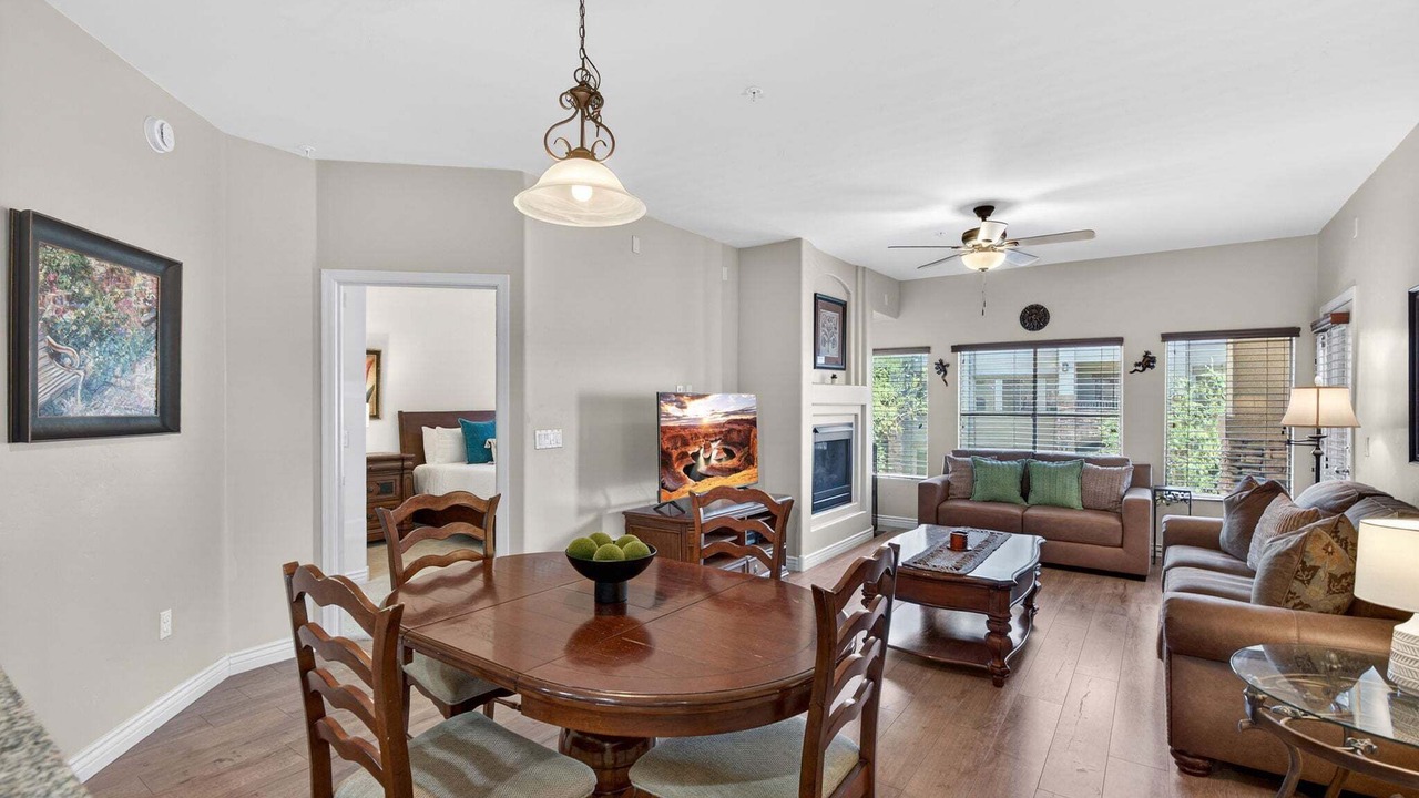 Photo of Livingroom in Desert Ridge