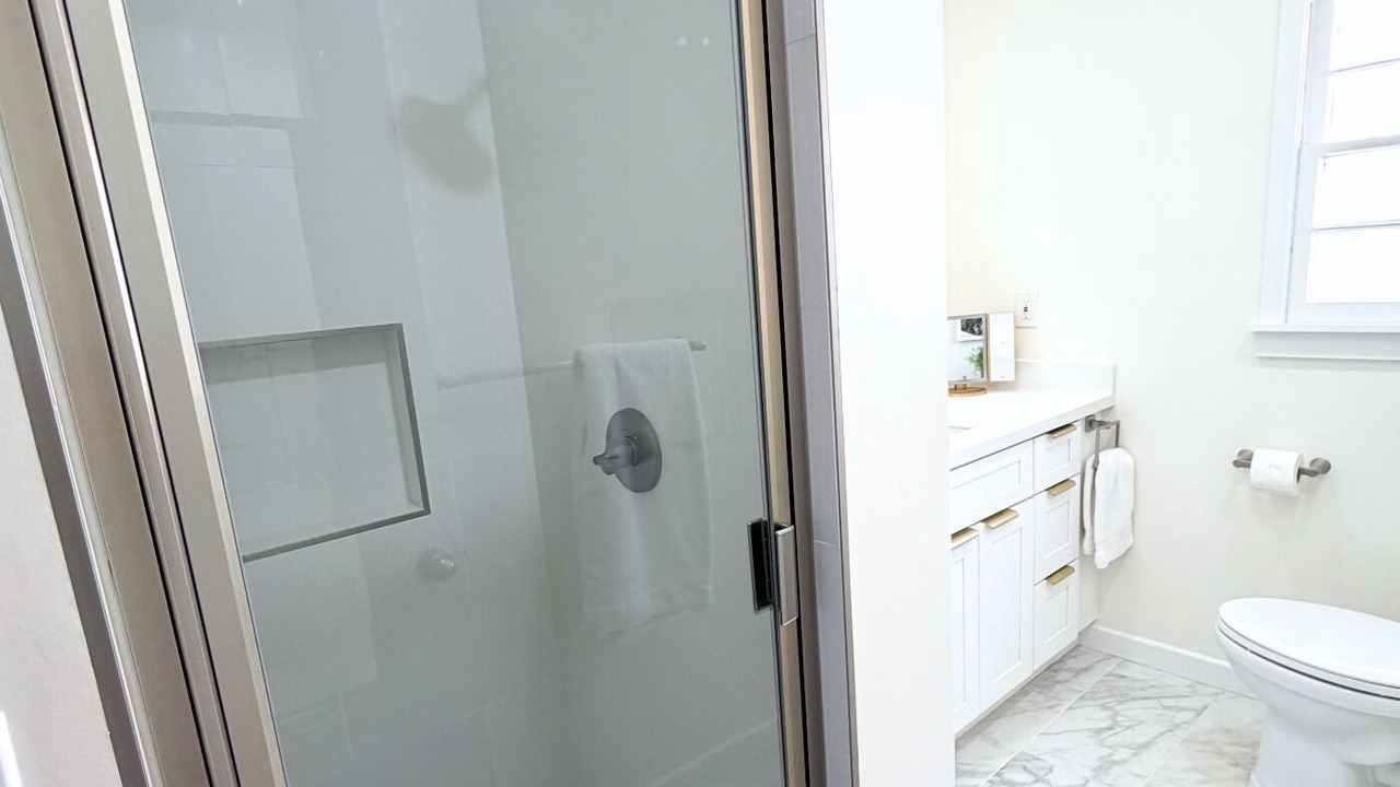 Photo of Bathroom in Mid-Wilshire