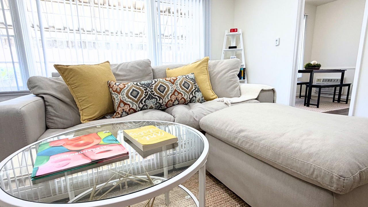 Photo of Livingroom in Mid-Wilshire