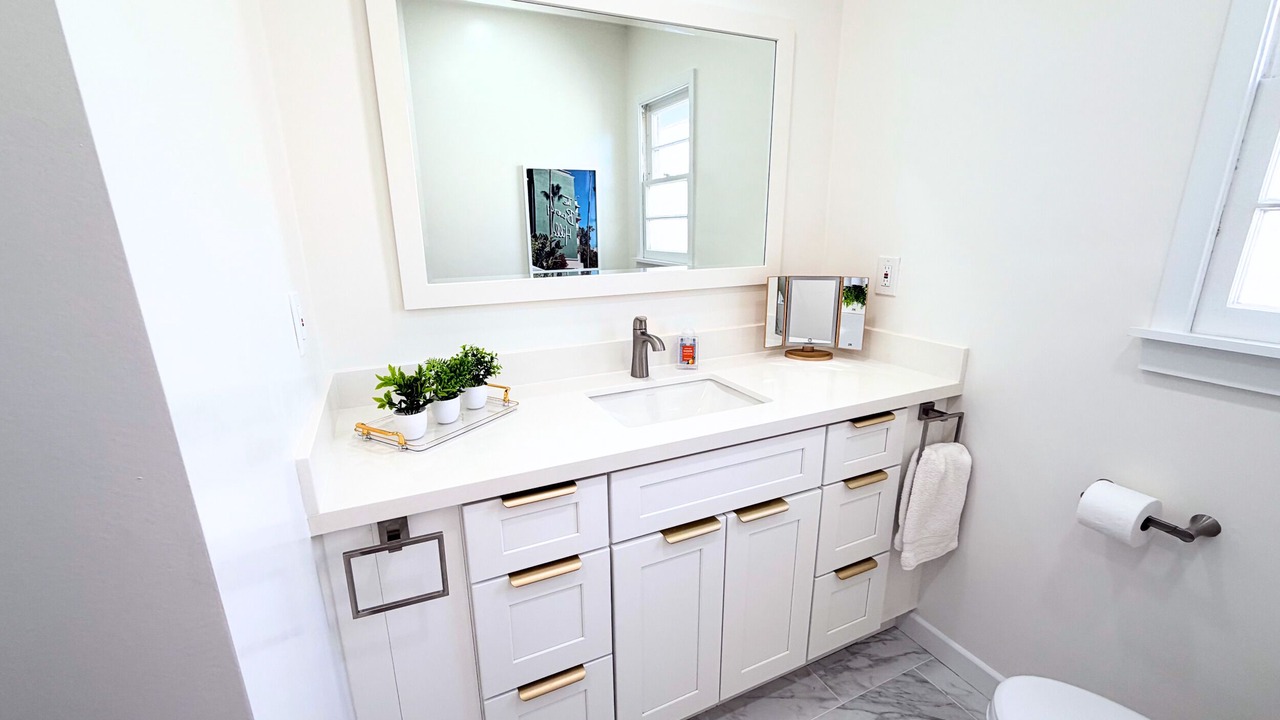 Photo of Bathroom in Mid-Wilshire