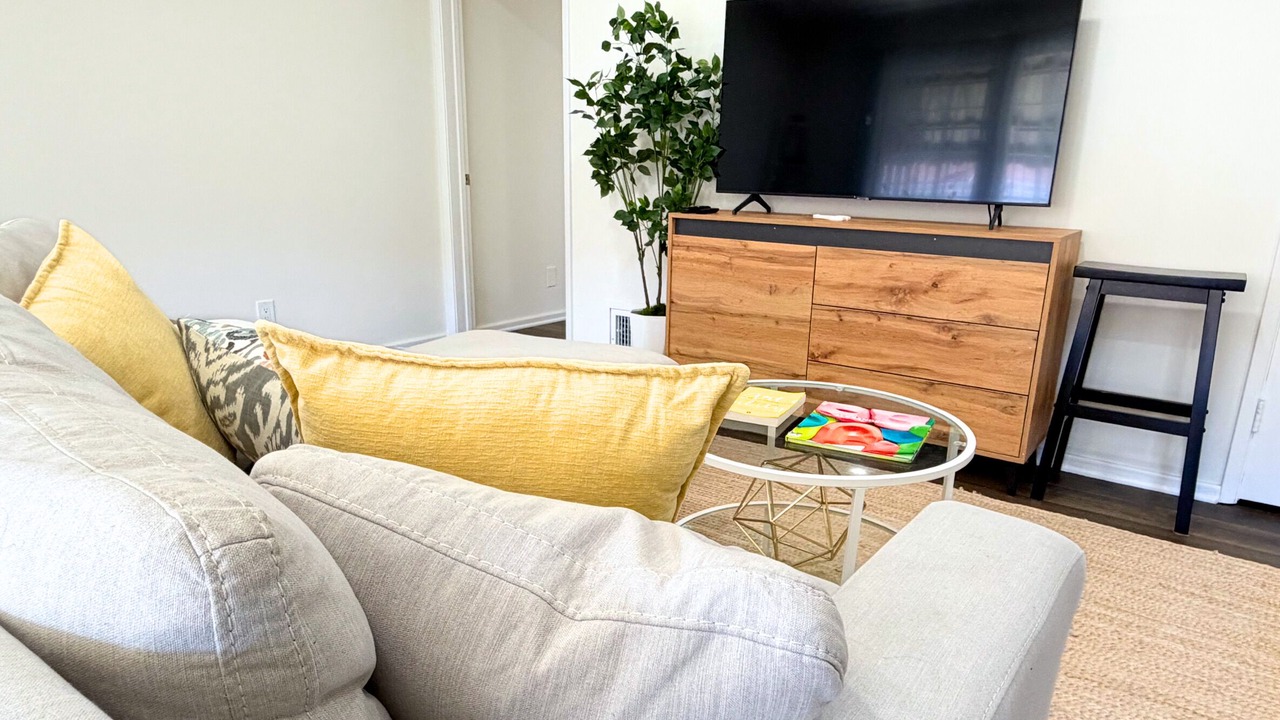 Photo of Livingroom in Mid-Wilshire