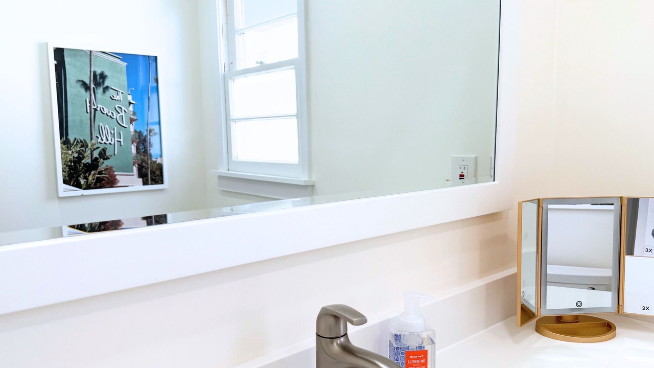 Photo of Bathroom in Mid-Wilshire