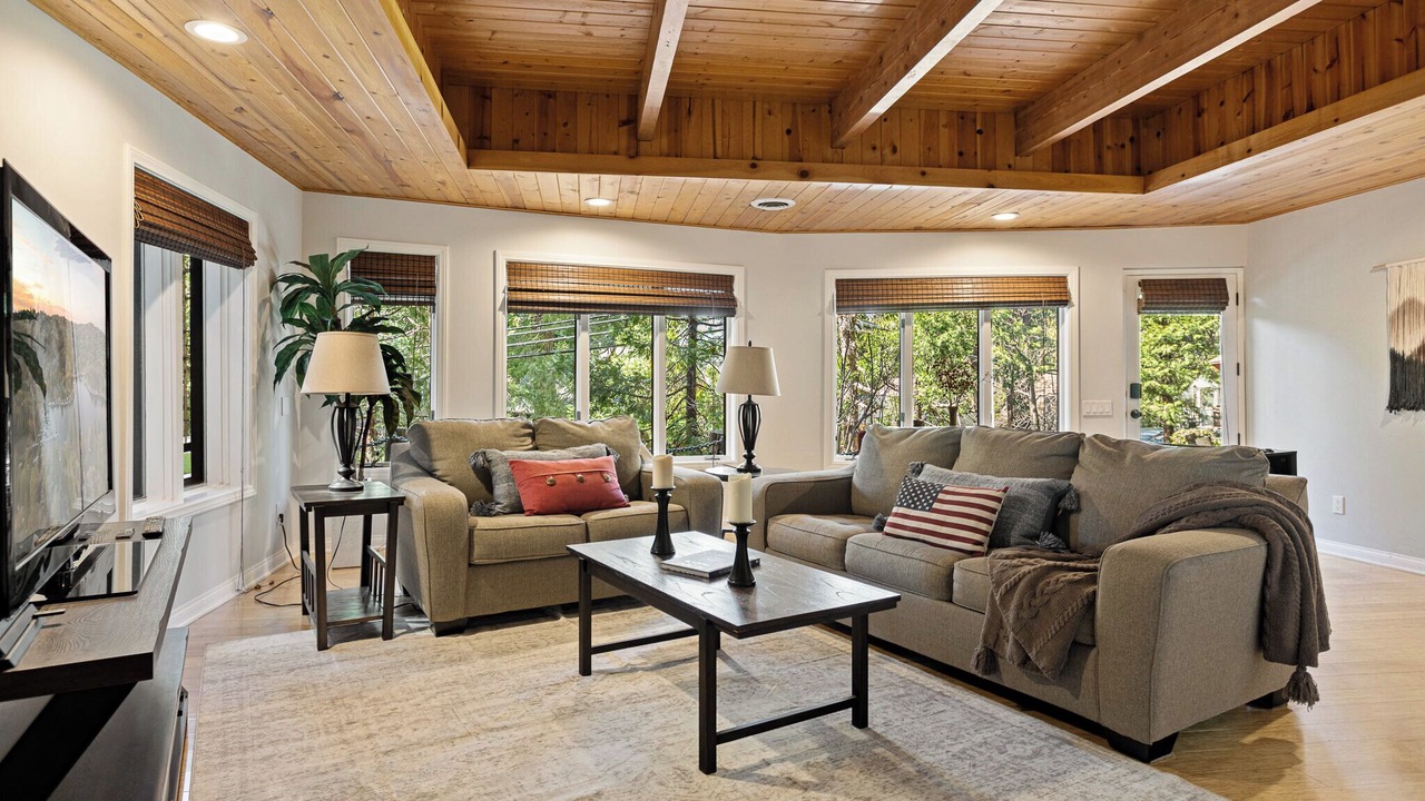 Photo of Livingroom in Cedar Glen