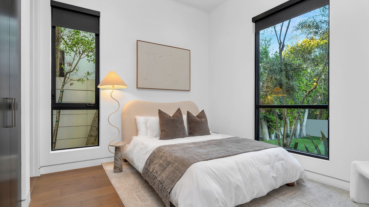 Photo of Bedroom in Beverly Grove