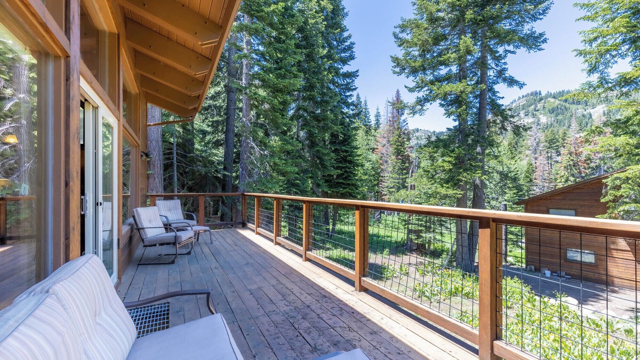 Photo of Patio Balcony in Alpine Meadows