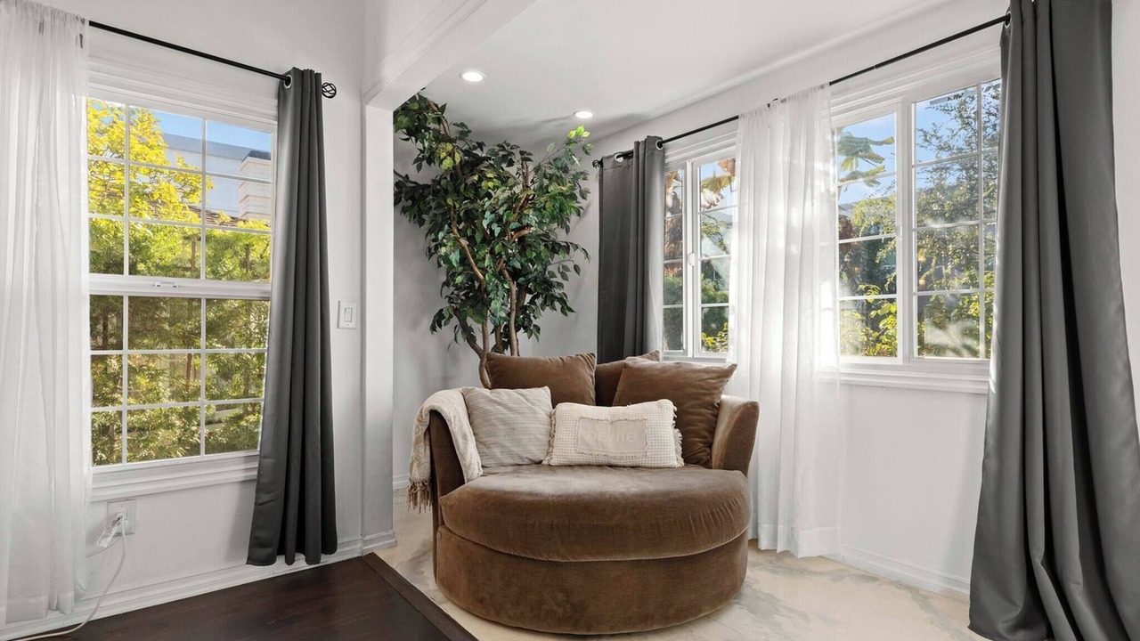 Photo of Livingroom in Beverly Hills