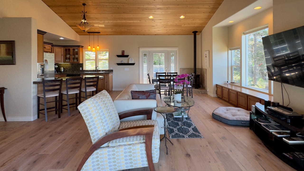 Photo of Livingroom in Gualala