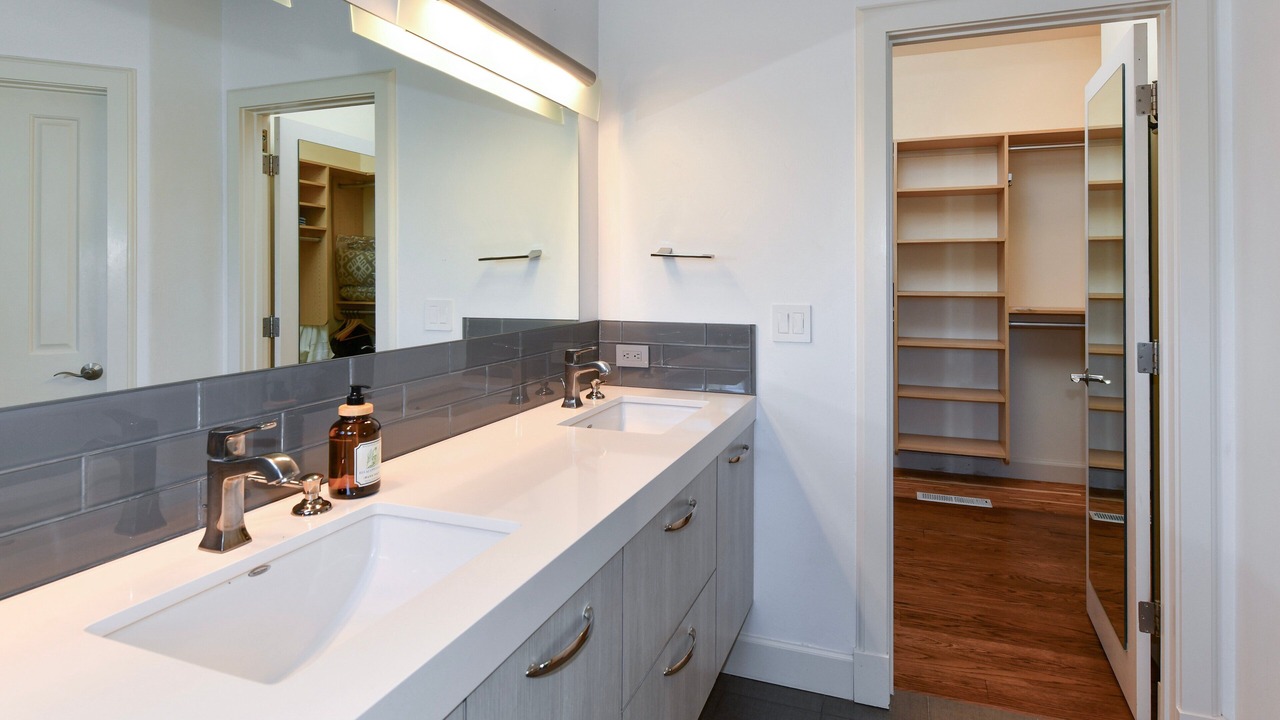 Photo of Bathroom in St. Helena