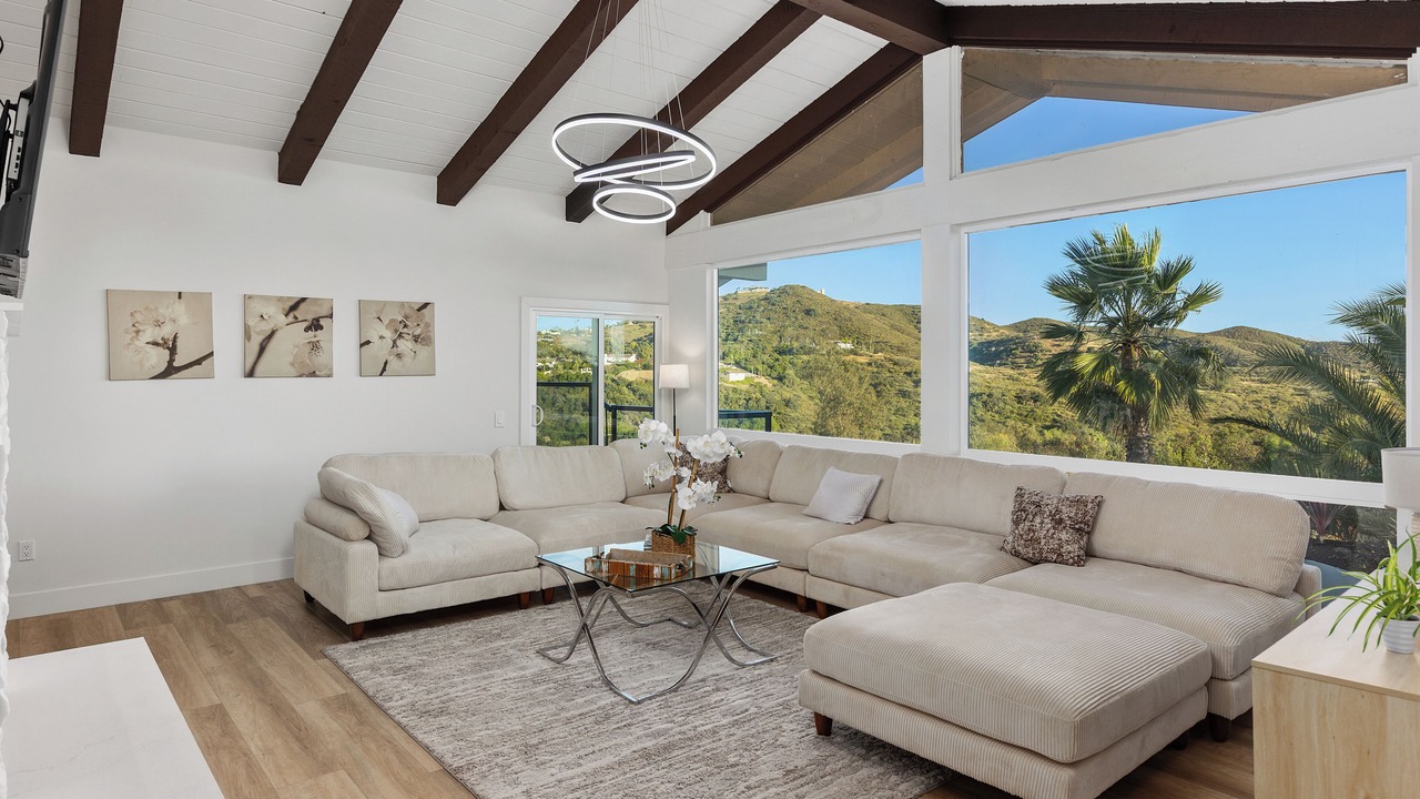 Photo of Livingroom in Vista