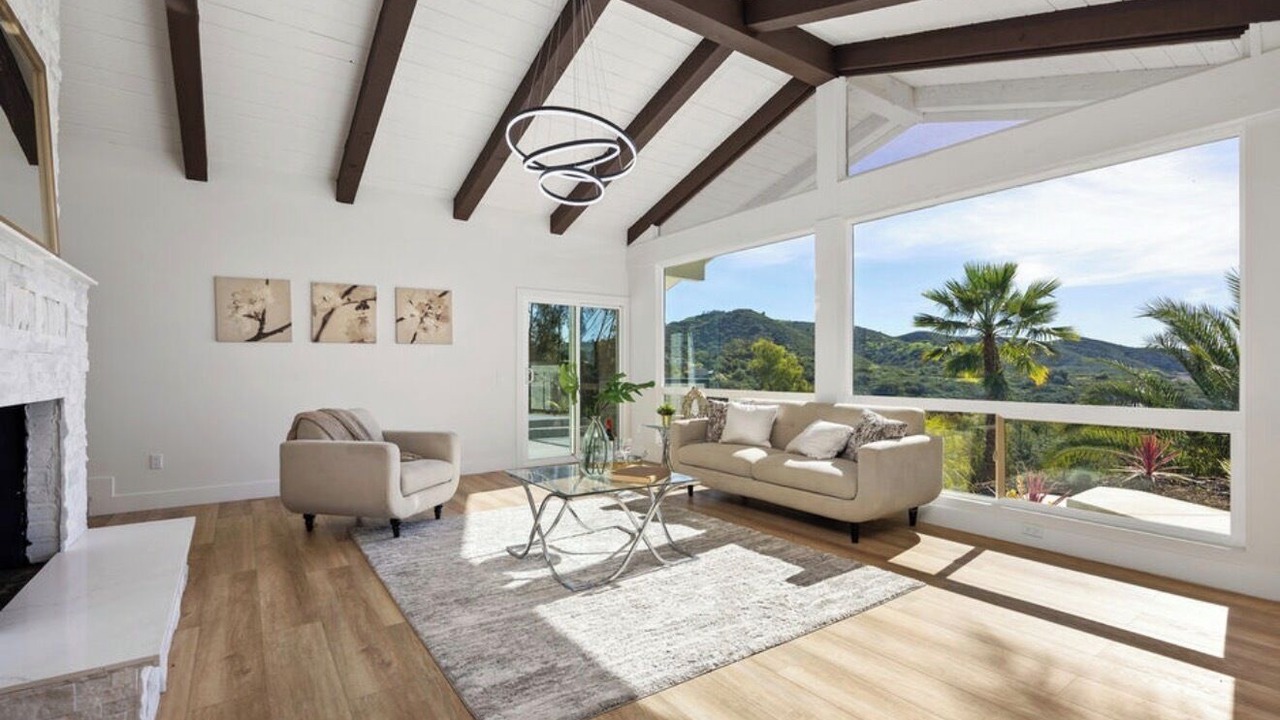Photo of Livingroom in Vista