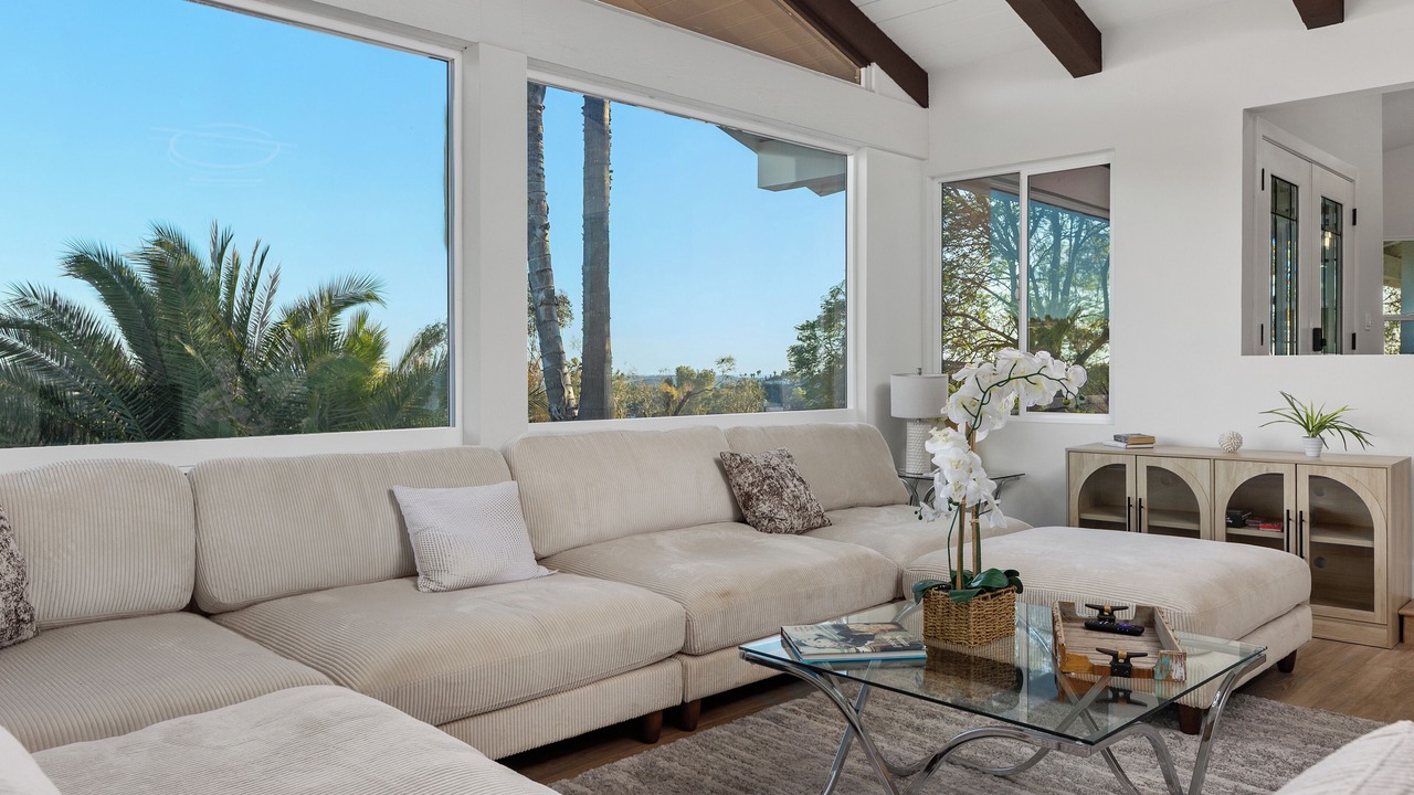 Photo of Livingroom in Vista