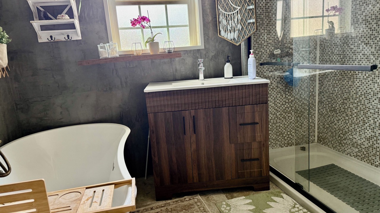 Photo of Bathroom in Los Cerritos