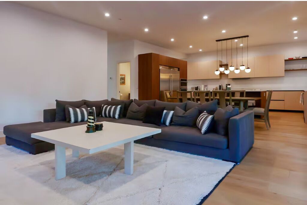 Photo of Livingroom in East Palo Alto
